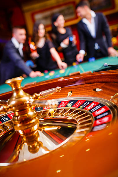 Ceme Online table interface on pengeluaran m showing card layout and player positions